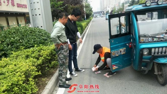 拾金不昧彰显高尚品质，为这位环卫工人点赞！