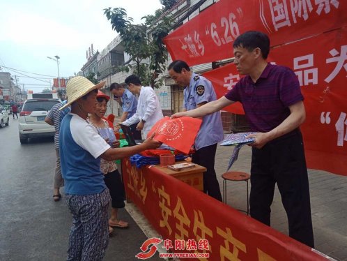 普法入人心，宣传上街头