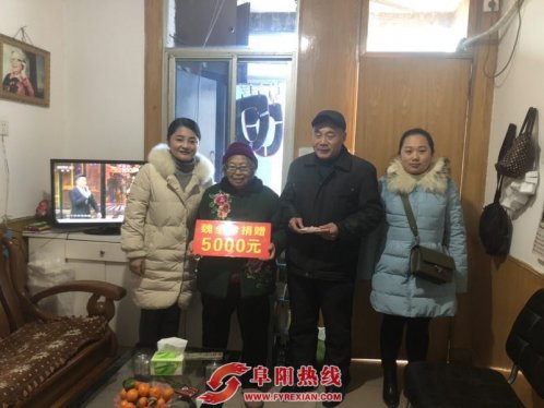 85高龄老党员,捐款助困献爱心