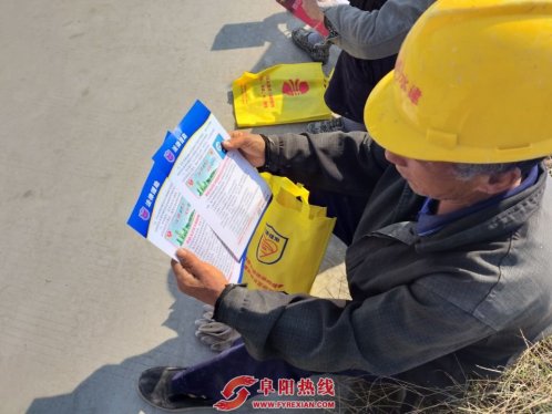 颍州区开展法律援助民生工程进工地活动