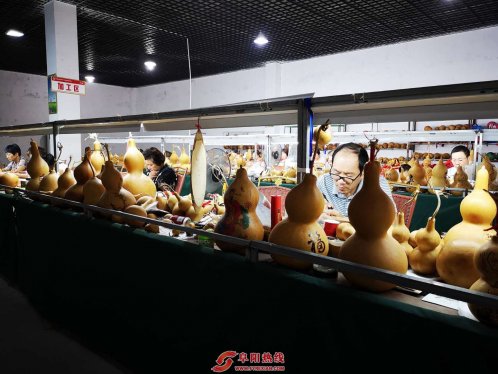 新闻战线大练兵|临泉烙画葫芦：非遗扶贫，助力贫困户脱贫致富