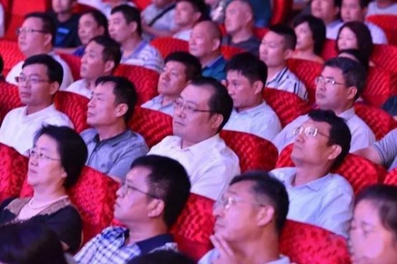 大型史诗情景话剧《脊梁》在阜阳颍泉区震撼上演