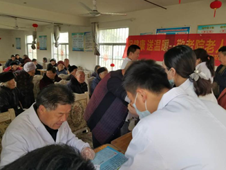 三塔集镇开展“保健康 送温暖—为敬老院老人免费体检”活动