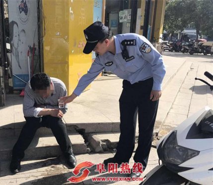 男子醉酒丢失手机，巧遇八旬老人拾“机”不昧