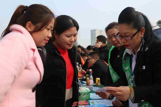 阜阳国寿开展“品质消费 美好生活”宣传