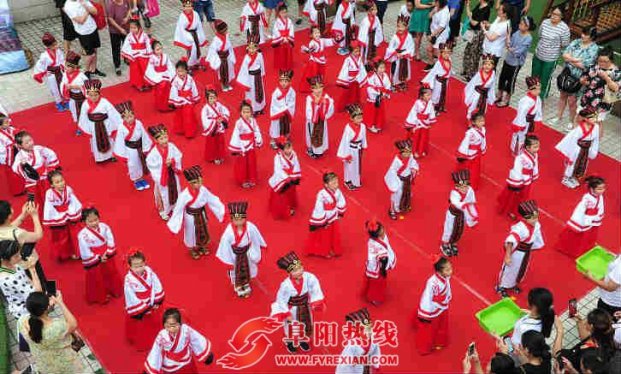 阜阳370名萌娃体验＂开笔礼＂ 感受传统文化魅力