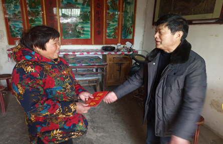 安徽颍州区民政局领导节前慰问“三等功”军人家庭