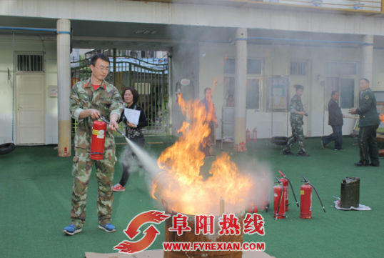 颍州区消防大队对育才幼儿园教职工进行消防和灭火知识培训