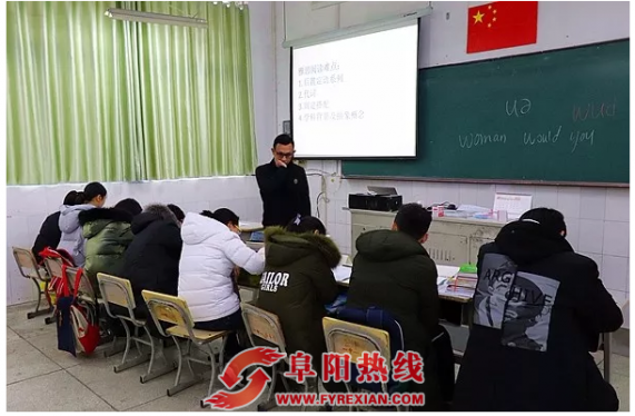 阜阳一中新设了一个国际班，全班只有8个人