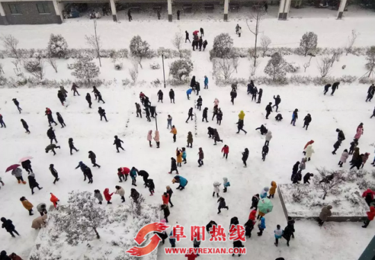 界首“风雪哥”两天步行50多公里到19个村，竟是为了给学生送试卷