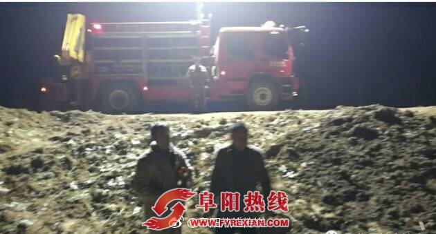 阜阳老庙一货车落水，车内男子溺亡