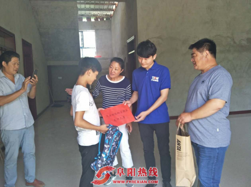 践行社会责任  天安财险向贫困学生发放助学款