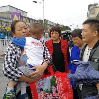 三岁男童不幸迷路，阜城市民帮忙寻家