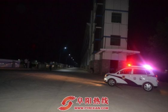 公安民警严守王家坝闸防汛抗灾