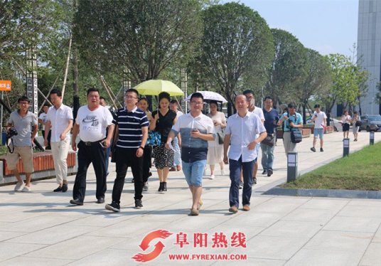 阜阳市网宣办、市互联网协会组织网络媒体考察城南新区