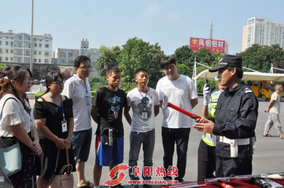 界首市交管大队举办“警营开放日”活动