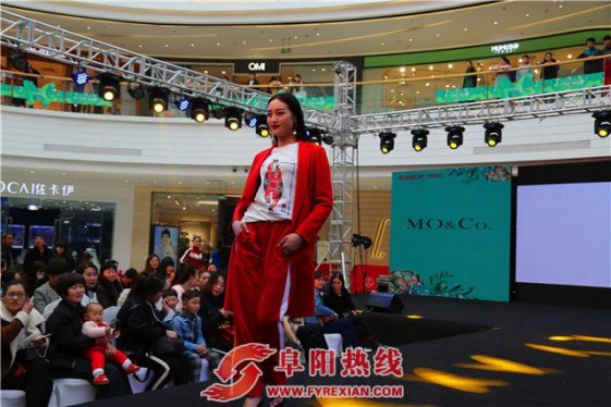 颍州万达广场新品时装秀璀璨登场  众多大牌齐秀新品