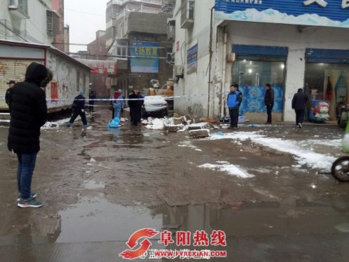 冰雪天气凌晨男子裸死街头  具体原因有待警方调查