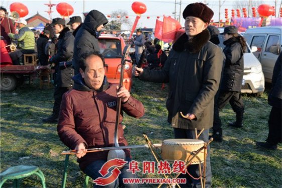 安徽省非遗界首渔鼓亮相河南宝丰马街书会满场叫好