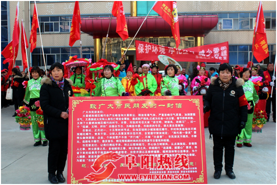 界首市东城街道开展“禁燃烟花爆竹”宣传活动