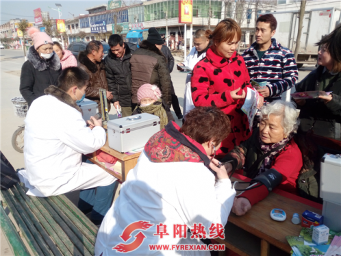 界首市新马集卫生院开展接您回家免费义诊活动