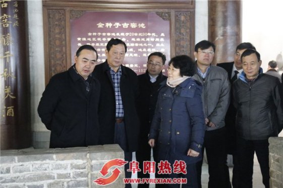 市委副书记、代市长孙正东看望慰问金种子酒业一线员工