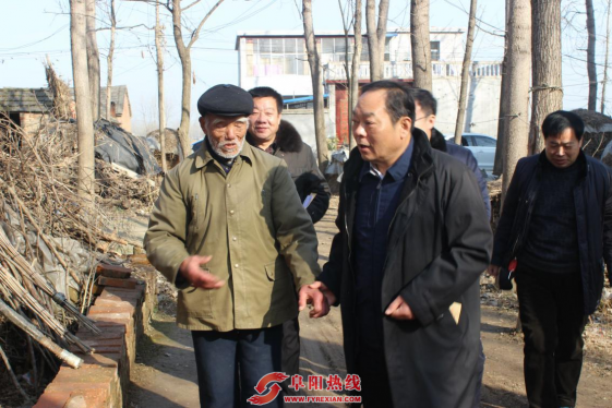 太和县政协主席杨代军看望慰问老党员贫困户