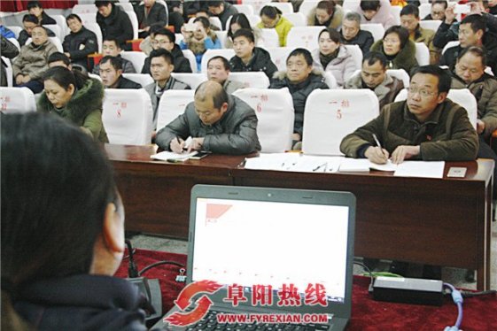 界首“建设讲堂”举办学习贯彻党的十八届六中全会精神宣讲报告会