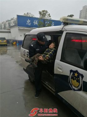 调皮孩子玩逃学威龙  民警巧用网络寻到父母