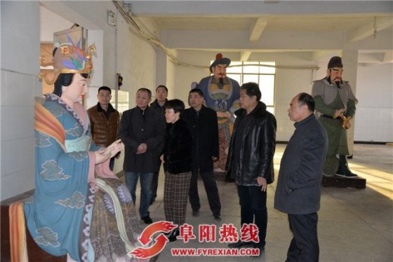 界首市副市长洪林慰问砖雕创作艺术家张存世