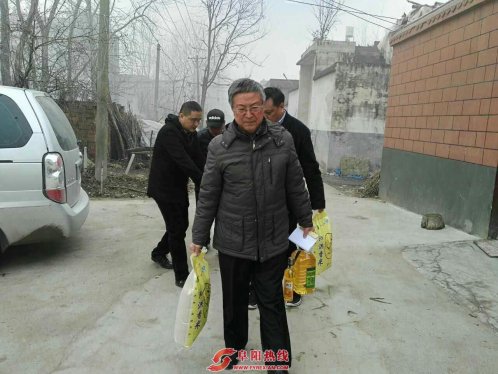 新春佳节慰问贫户  临泉县中医院显大爱