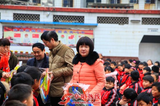 “呵护未来 健康成长”关注留守儿童公益活动走进太和县第六小学