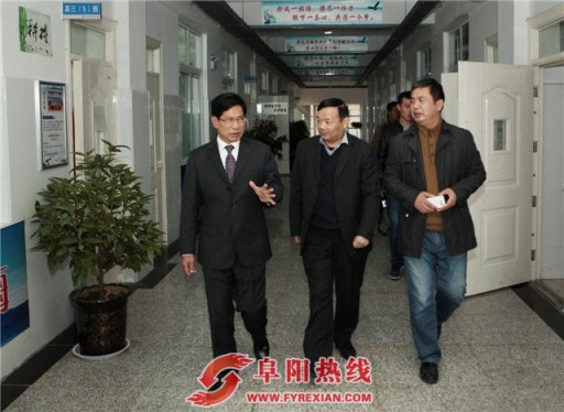 罗崇敏赞赏成效中学“四成”办学理念