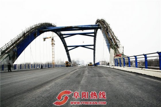 界首两座城市大桥试通车通行