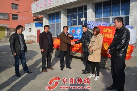 爱心传递温暖  千件棉衣送抵坟台镇