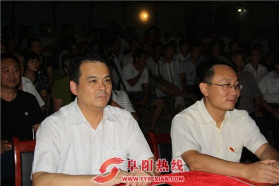 界首市志愿者开展“百日攻坚”工地一线慰问演出