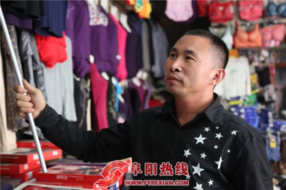 热心公益感人 百折不挠创业：一位白手起家的内衣销售大鳄