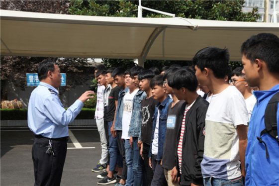 文明我先行：界首文明交通志愿者再添生力军