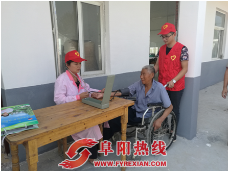 舒庄镇志愿者中秋慰问敬老院老人