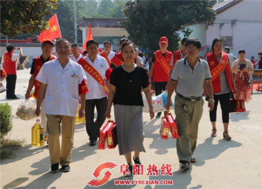 界首东城：情暖中秋节 爱驻敬老院