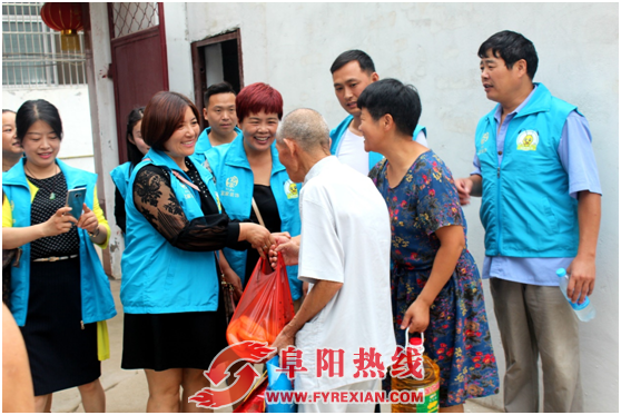 小蚂蚁爱心公益团队礼遇身边好人凝聚道德力量