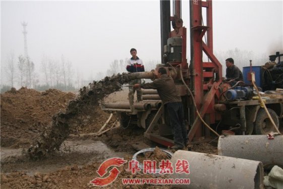 阜南：打机井夯实农业基础