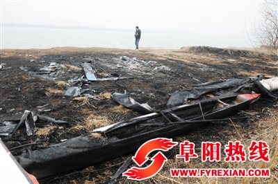 合肥柏堰湖畔，17艘划艇莫名被烧