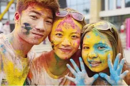 给你点颜色瞧瞧!火遍全国的“彩虹跑”来颍泉万达啦!你要不要加入